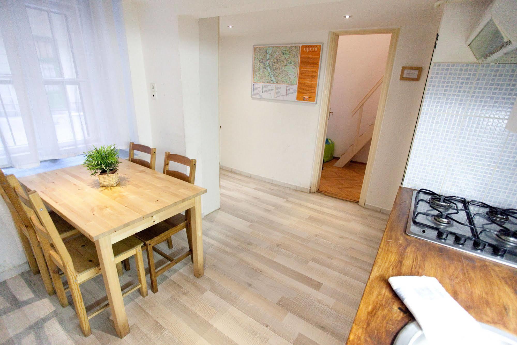 Budapest Easy Flat Opera Extérieur photo